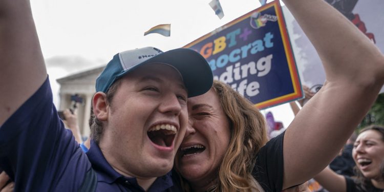 US Supreme Court strikes down constitutional right to abortion