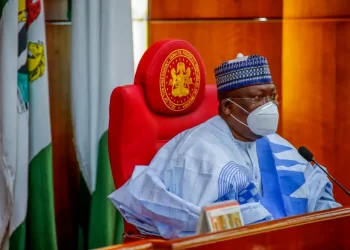 Senate resumes plenary without majority, minority leaders who dumped parties