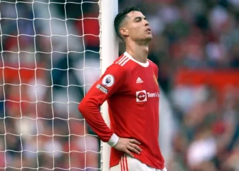 Cristiano Ronaldo asks to leave Manchester United amid concerns over trophies