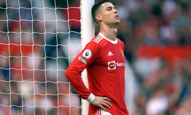 Cristiano Ronaldo asks to leave Manchester United amid concerns over trophies