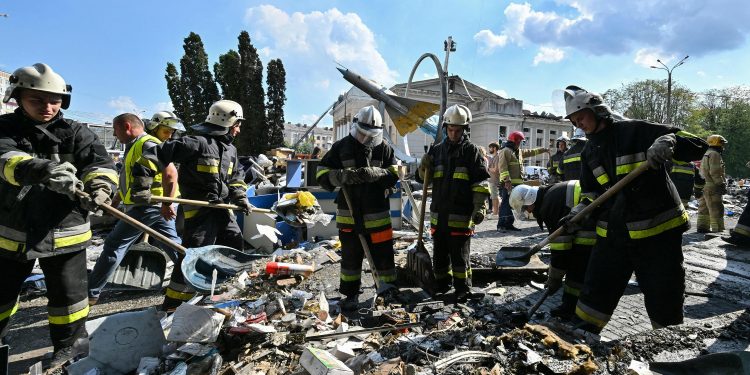 Russian cruise missiles from Black Sea kill at least 23 people and injure 64 people, including four children in Ukraine (photos)