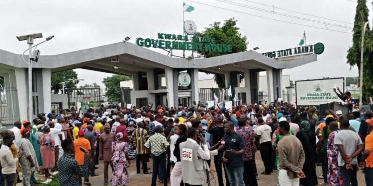 ASUU strike: Labour continues protests, slams politicians again