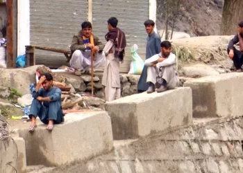 Parkistan flood: victims write notes to seek support
