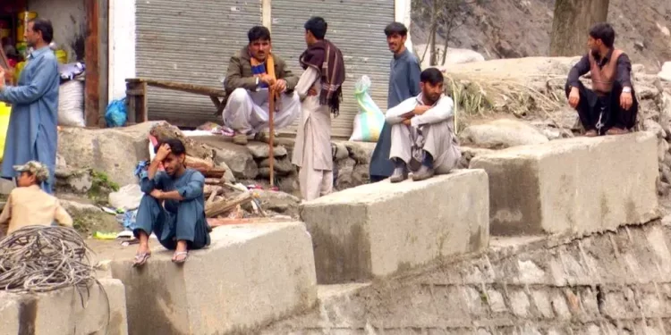 Parkistan flood: victims write notes to seek support