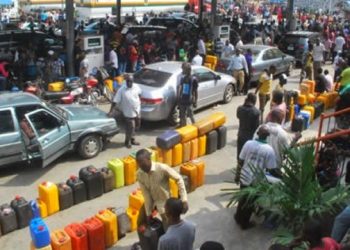 Fuel scarcity grounds Lagos, Ogun, Abuja, commuters stranded