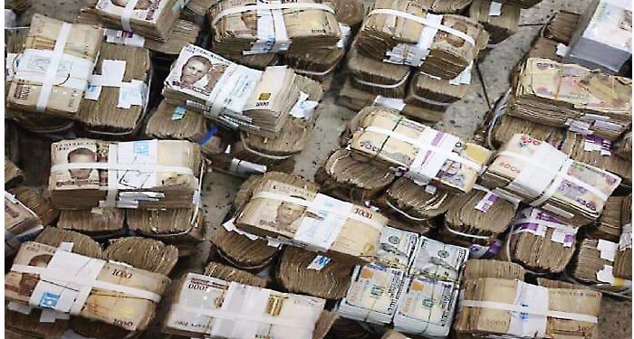 New naira: Rich Nigerians deposit bales of cash in banks