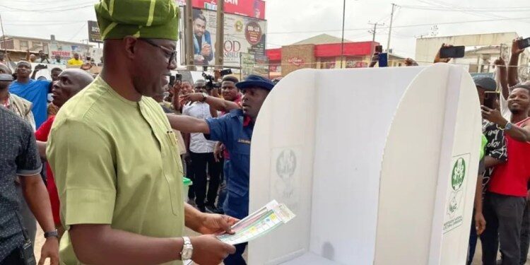 JUST IN: Makinde Wins Polling Unit, Wins In Adelabu’s Polling Unit