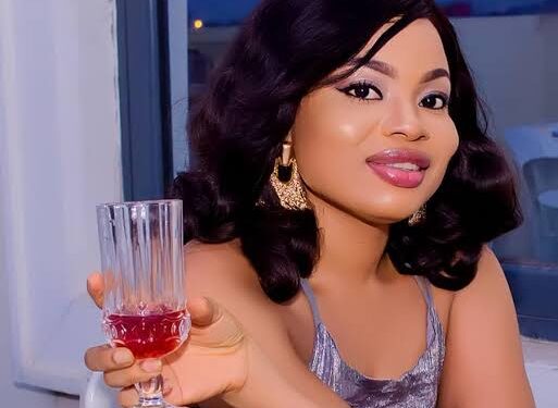 Why I like guys in palm slippers – Actress, Debanke