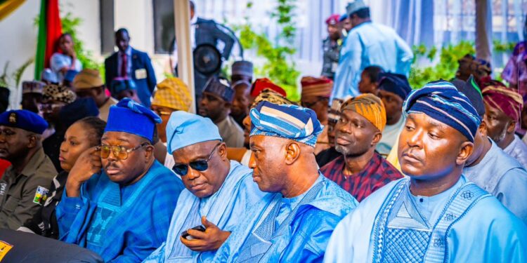PHOTO: Oyo APC’s 3 Senators-elect, 9 Reps Members-elect In Attendance As Makinde Commissions Oyo Lodge