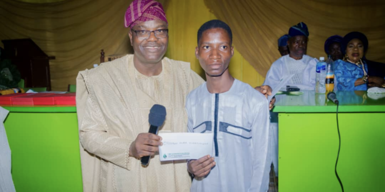 ADEOLU AKANDE ENDOWS 10-YEAR SCHOLARSHIP FOR AJOROSUN CLUB LAUREATES.