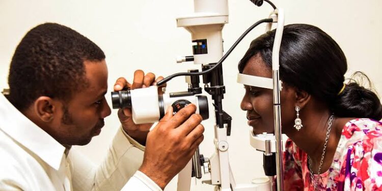 Ophthalmologist Warns Against Using Breast Milk for Eye Treatment, Advocates Regular Check-ups