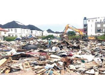 LASG Initiates Removal of Perimeter Fences Near Drainage Channels in Ikoyi