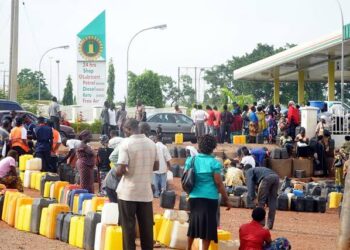 Lagos Faces Potential Fuel Scarcity as Long Queues Paralyze Petrol Stations